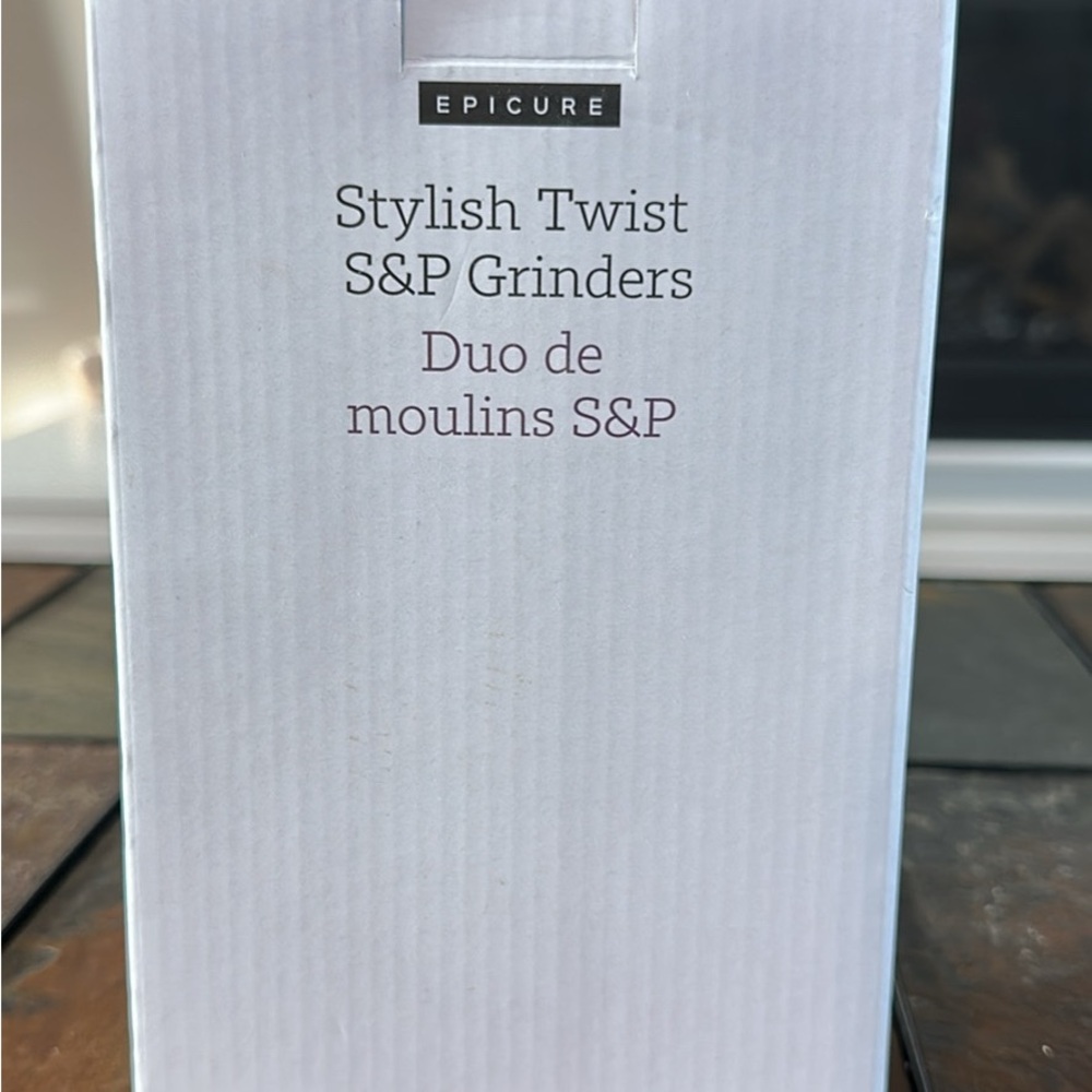 Stylish Twist S&P Grinders - White